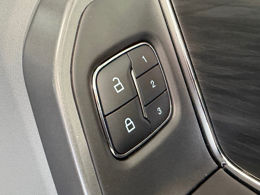 2024 Ford F-150  Lariat Dual Cab Image 22