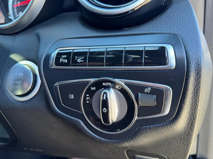 2015 Mercedes-Benz C-Class W205 C200 Sedan Image 22