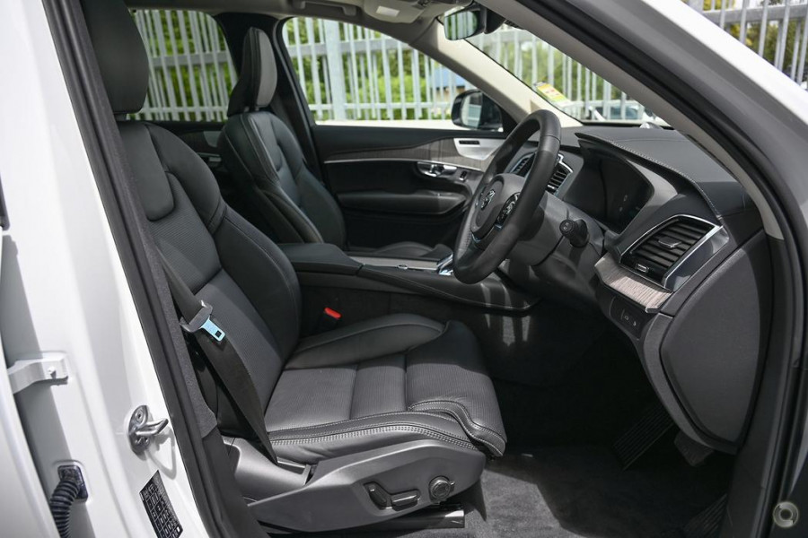 2024 Volvo XC90 L Series Recharge Ultimate T8 Plug-In Hybrid SUV Image 8