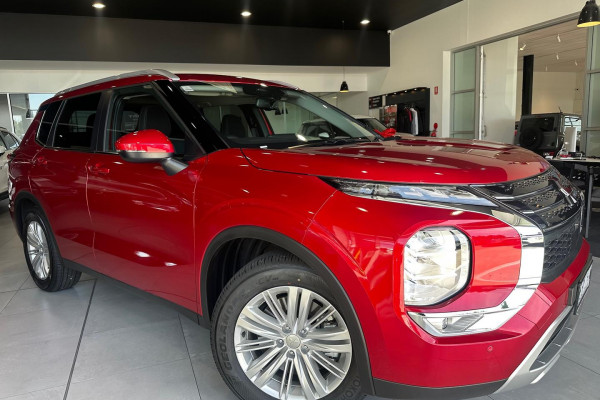 2024 Mitsubishi Outlander ZM LS SUV Image 5