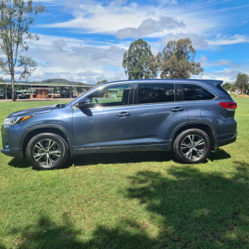 2017 [THIS VEHICLE IS SOLD] image 5