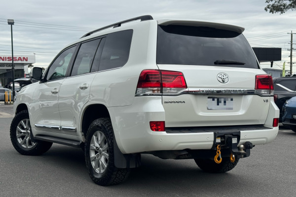 2017 Toyota LandCruiser VDJ200R Sahara SUV Image 8