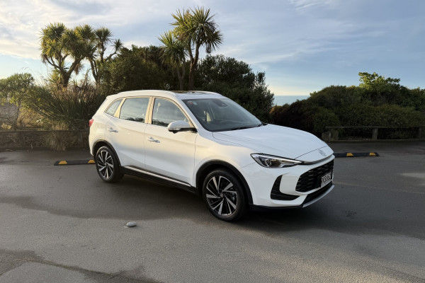 2025 MG ZS ZS32 Essence Hybrid+ SUV Image 1
