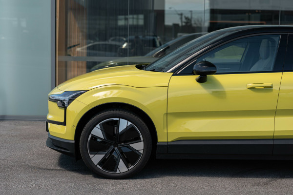 2025 Volvo EX30  Twin Motor Performance Ultra SUV Image 9