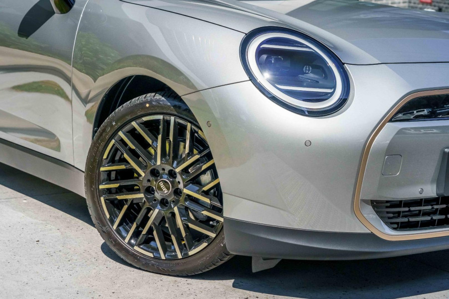 2026 MINI Cooper J01 SE Favoured Hatch