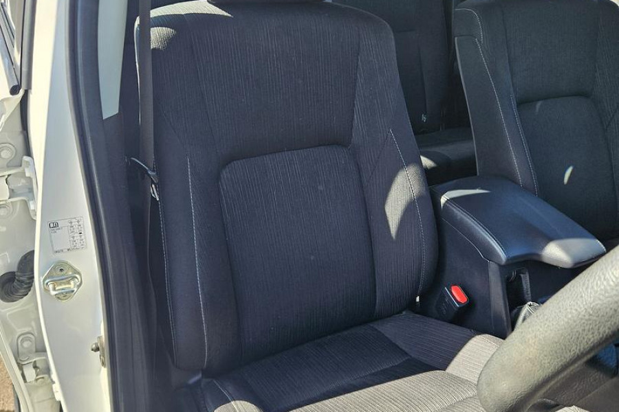 2022 Toyota HiLux GUN126R SR Double-Cab Pick-Up Image 32