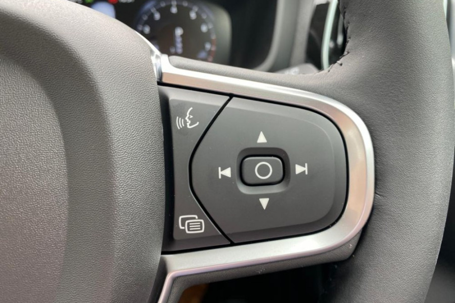 2020 Volvo V60 F-Series T5 Momentum Wagon Image 7