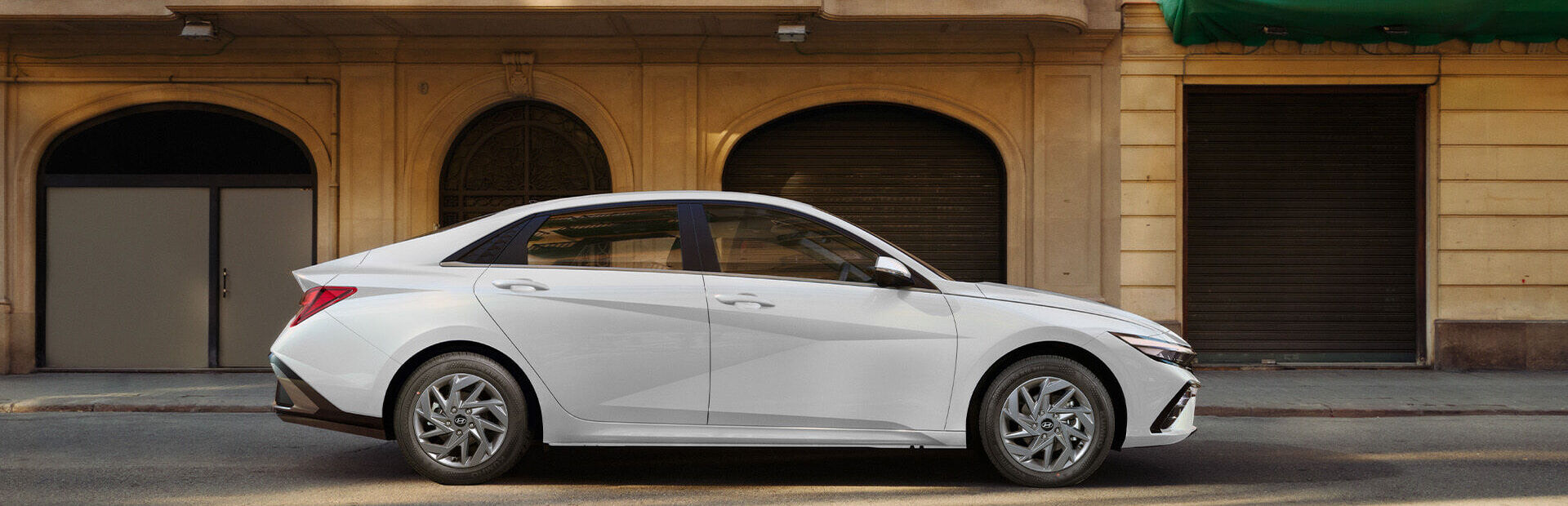 i30 Sedan Hybrid. Image