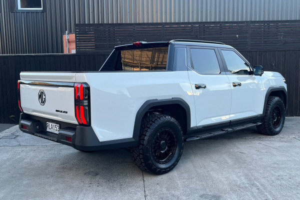 2025 MG U9 Black Edition Ute Image 3