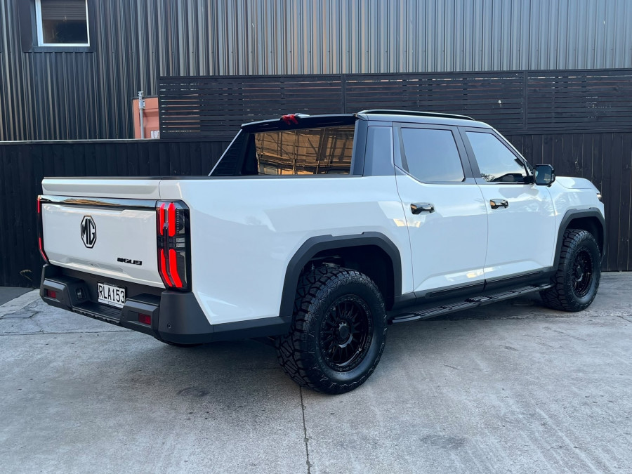 2025 MG U9 Black Edition Ute Image 3