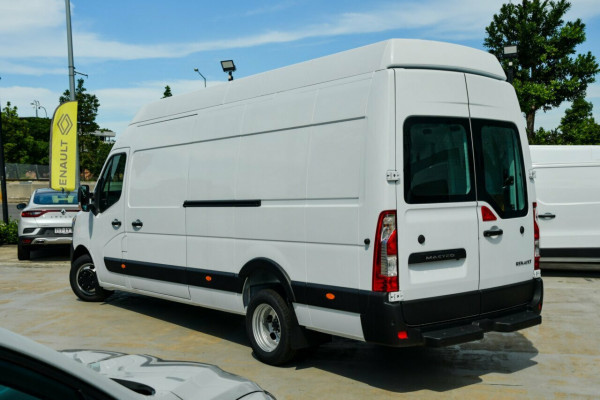 2022 Renault Master X62 ELWB Pro Van