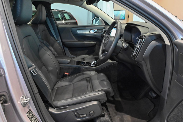 2026 Volvo XC40 XZ Ultra B4 Bright SUV Image 6