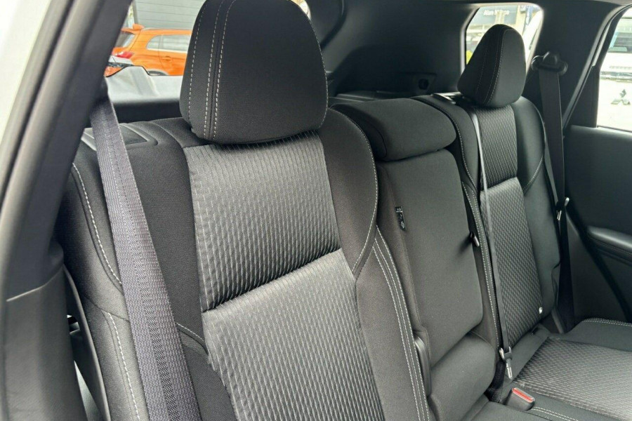2024 Mitsubishi Outlander ZM ES SUV Image 12