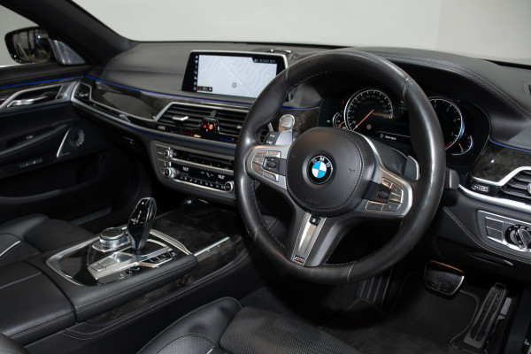 2018 BMW 7 Series 30d Sedan Image 17