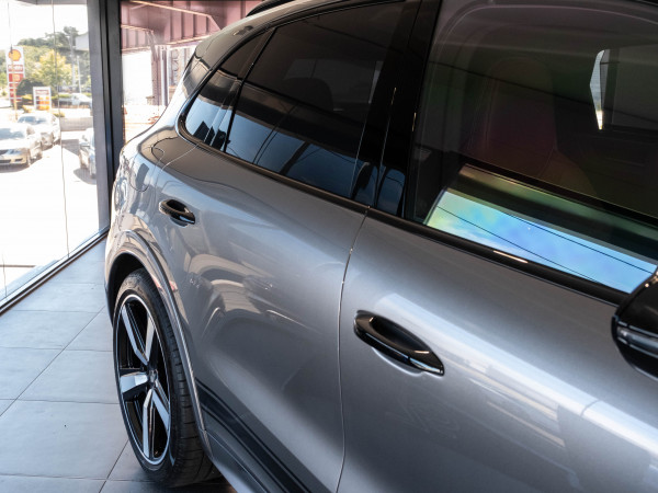2024 MY25 Porsche Cayenne Turbo E-Hybrid SUV image 10