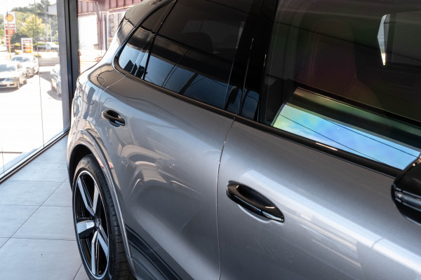 2024 MY25 Porsche Cayenne Turbo E-Hybrid SUV