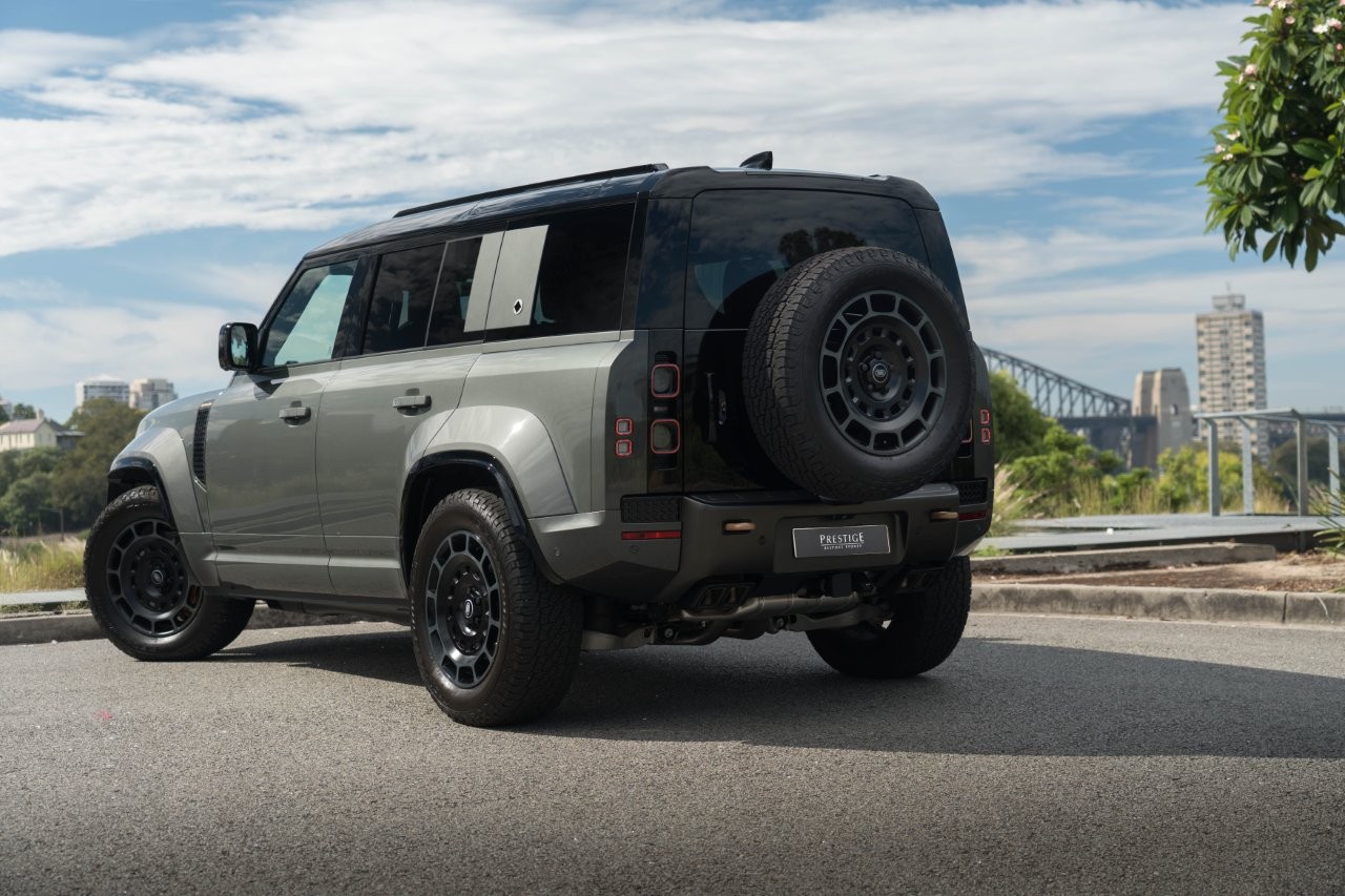 2025 Land Rover Defender L663 110 P635 OCTA SUV Image 2