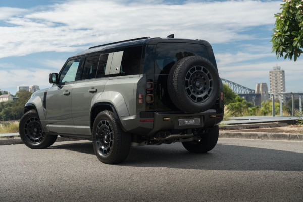 2025 Land Rover Defender L663 110 P635 OCTA SUV Image 2