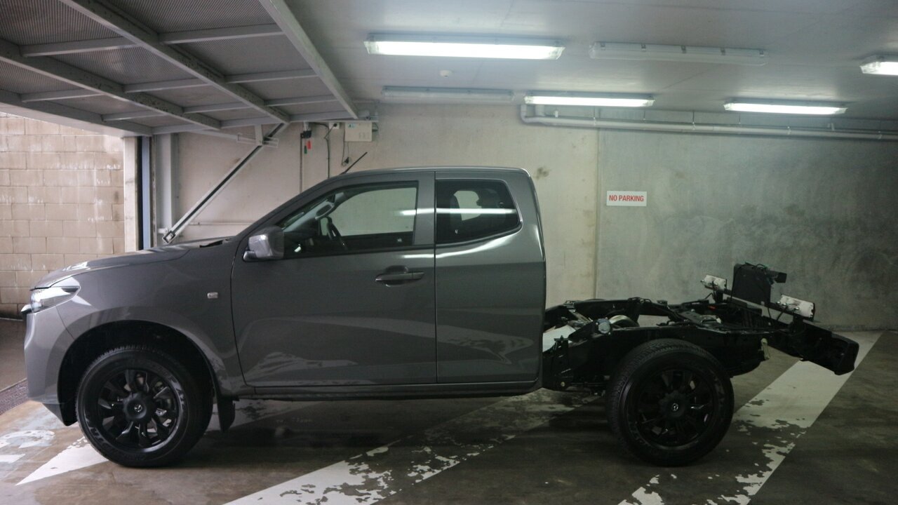 2025 Mazda BT-50 TF XT Cab Chassis Image 4