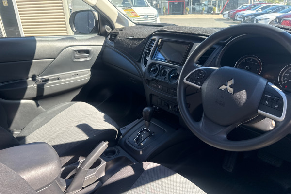 2023 Mitsubishi Triton MR GLX Cab Chassis Image 4