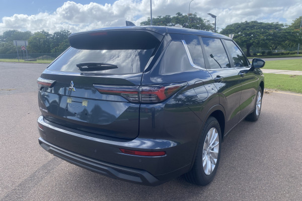 2025 MY26 Mitsubishi Outlander ZM ES SUV Image 6