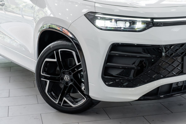 2025 Volkswagen Tayron R4 195TSI R-Line SUV image 6