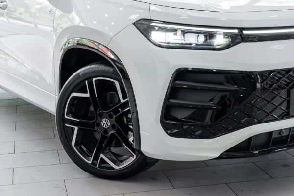 2025 Volkswagen Tayron R4 195TSI R-Line SUV Image 6