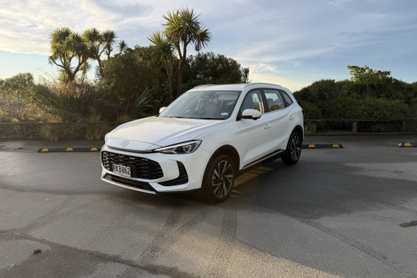 2025 MG ZS ZS32 Essence Hybrid+ SUV Image 2