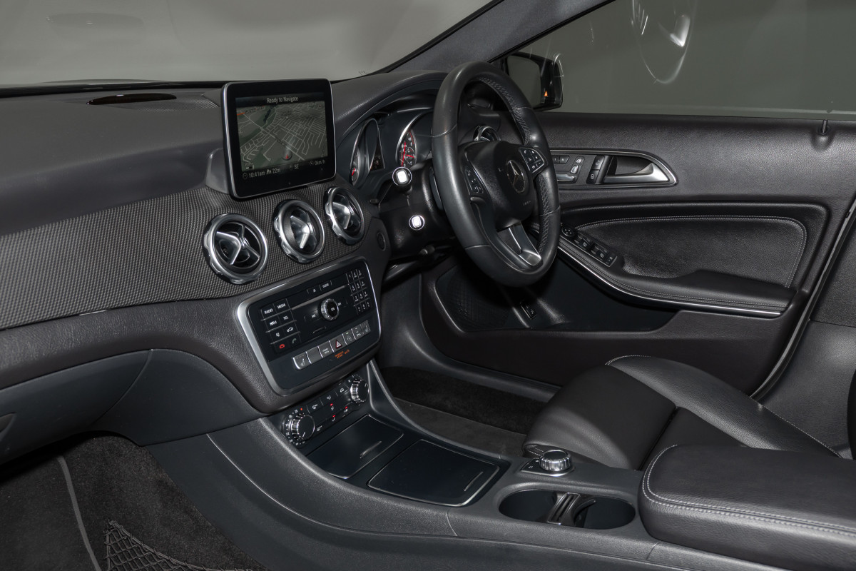 2017 Mercedes-Benz GLA-Class 180 SUV