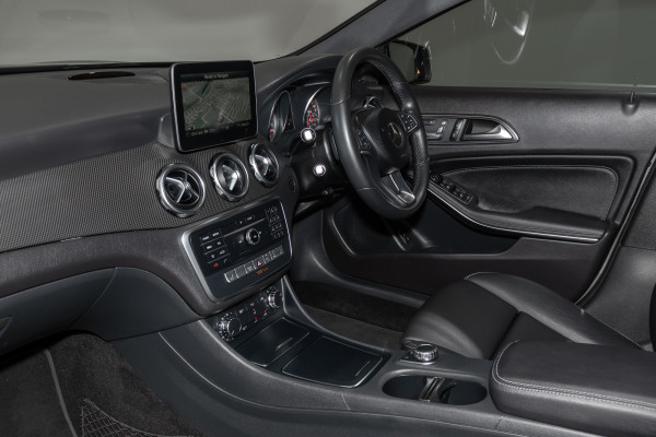 2017 Mercedes-Benz GLA-Class 180 SUV Image 24