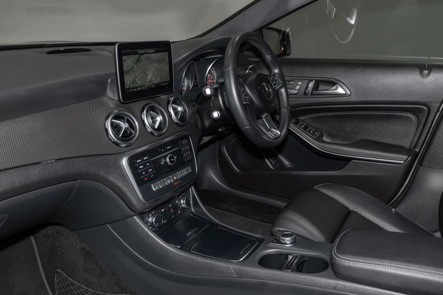 2017 Mercedes-Benz GLA-Class 180 SUV Image 24