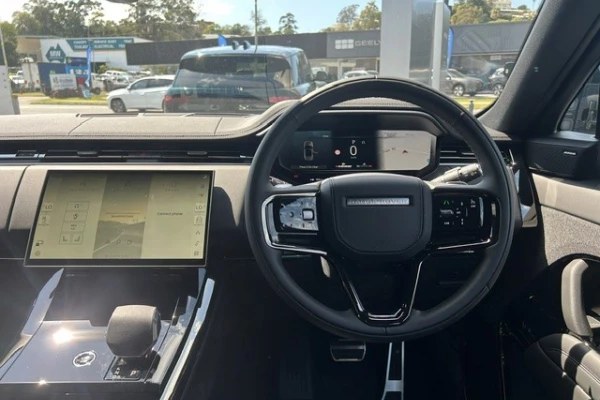 2026 Land Rover Range Rover D300 SE SUV Image 10