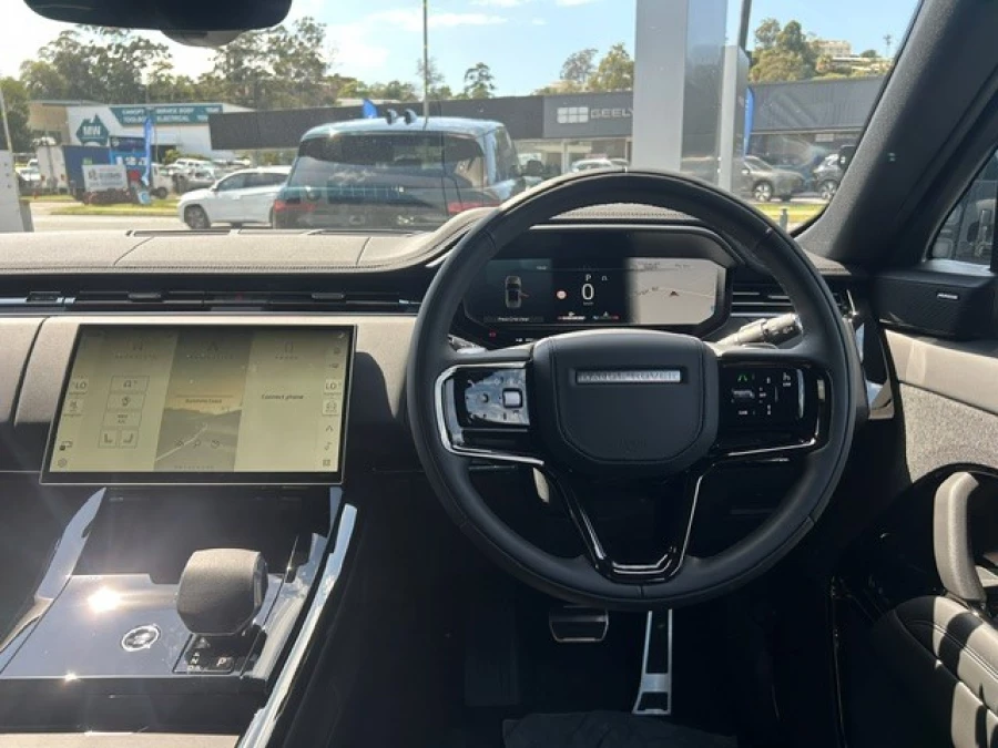 2026 Land Rover Range Rover D300 SE SUV Image 10