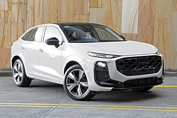 Audi Q3 TFSI 110kW Launch edition FJ