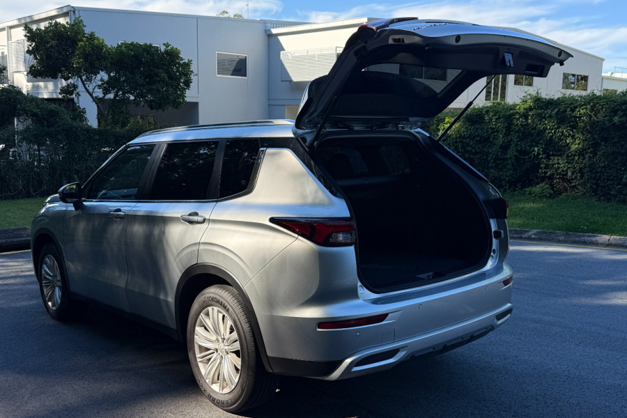 2022 MY24 Mitsubishi Outlander ZM LS SUV Image 10