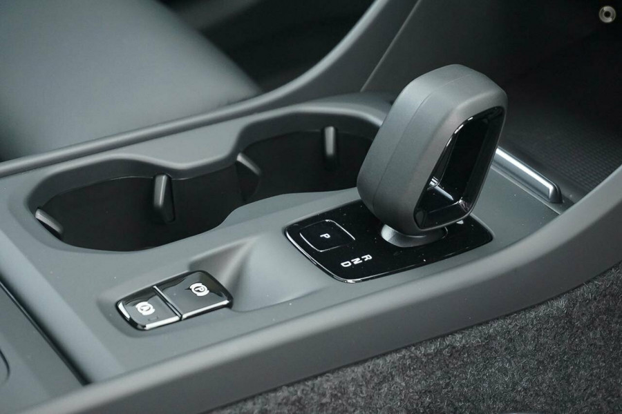 2025 Volvo XC40 XZ Plus B4 SUV Image 14