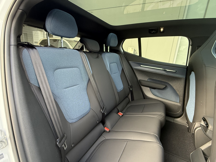 2026 Volvo EX30  Single Motor Extended Range Ultra SUV Image 11