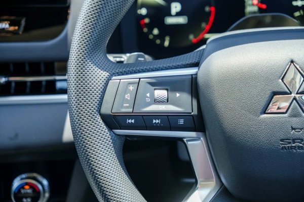 2026 MY25 Mitsubishi Outlander ZM ES SUV Image 11