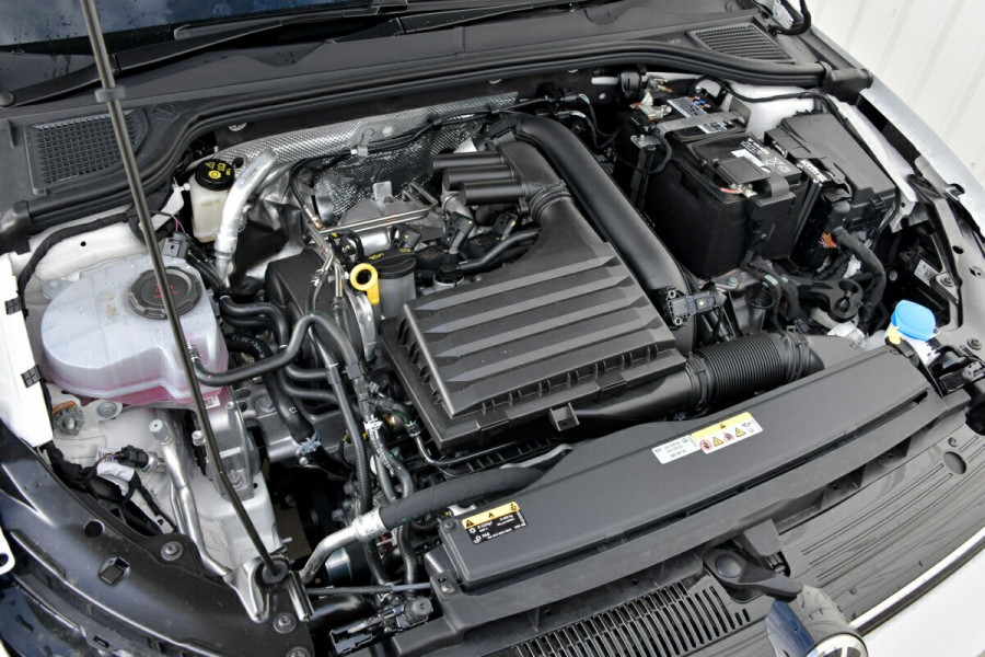 2024 Volkswagen Golf 8 110TSI R-Line Hatch Image 25
