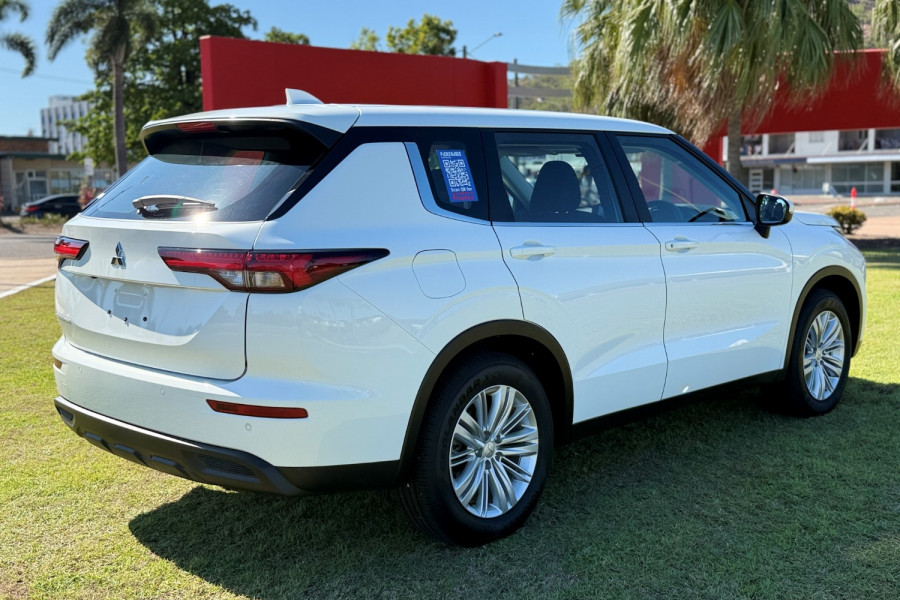 2024 Mitsubishi Outlander ZM ES SUV Image 8