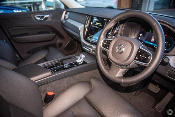 2023 Volvo XC60  Ultimate B5 Bright SUV Image 6