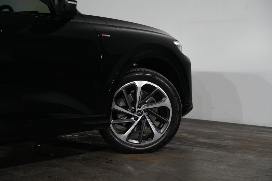 2025 Audi Q5 FY 55 TFSI e S Line SUV Image 11