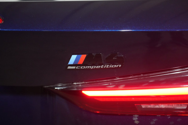 2021 BMW M4 Competition Convertible Image 9