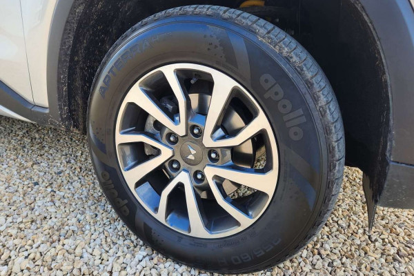 2023 Mahindra Scorpio  Z8 SUV Image 21