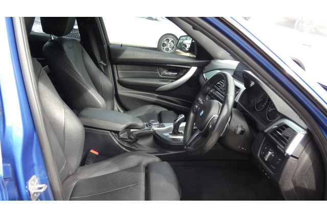 2016 BMW 330i F30 LCI LUXURY LINE Sedan Image 11