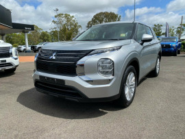 2024 Mitsubishi Outlander ZM ES SUV image 3
