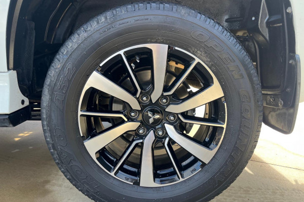2019 Mitsubishi Pajero Sport QE GLS SUV Image 34