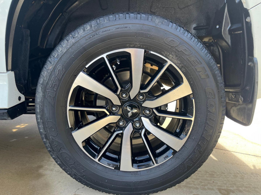 2019 Mitsubishi Pajero Sport QE GLS SUV Image 34