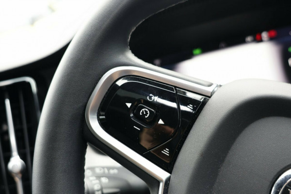 2022 MY23 Volvo XC60 UZ Recharge Ultimate T8 Plug-in Hybrid SUV Image 18