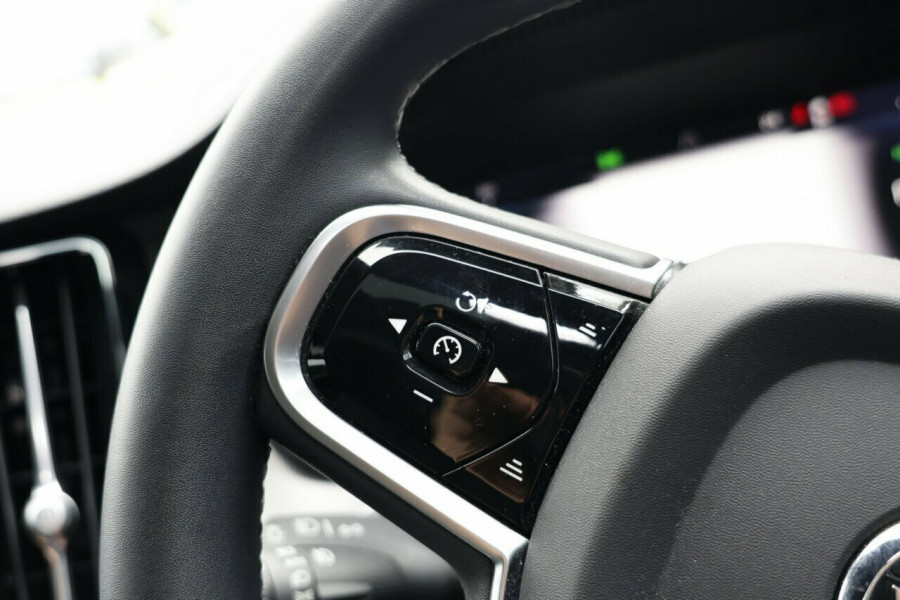 2022 MY23 Volvo XC60 UZ Recharge Ultimate T8 Plug-in Hybrid SUV Image 18
